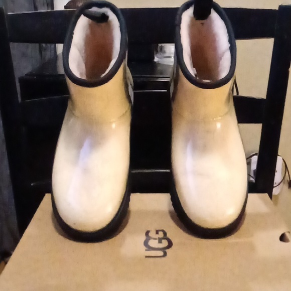 UGG RAIN BOOTS - Picture 2 of 4